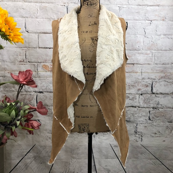 boutique Jackets & Blazers - Boutique Faux Suede and Shearling Trendy Vest